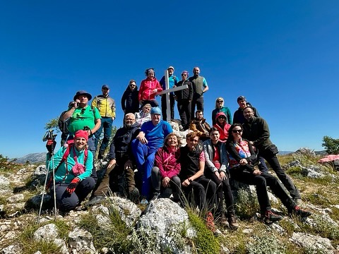 Uz smjeh, uspon na čak 4 vrha i dobru ekipu vikend je prošao u tren oka, ali je ostavio uspomene za dugo pamćenje. 
Kako je bilo na izetu naše vodičke Bojana Balog  pročitajte u objavi (ima i prekrasnih fotkica). https://search.app/6gFHf7BMvvMYBhxC8